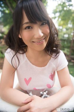 日本男吃奶玩乳30分钟视频